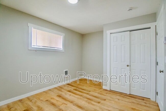 Building Photo - 466 N Adair St