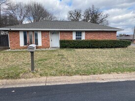 Building Photo - 317 W McLain Dr