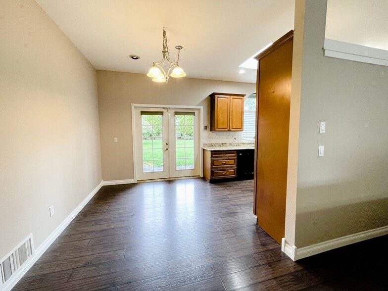 Building Photo - Cherokee Bay Rambler