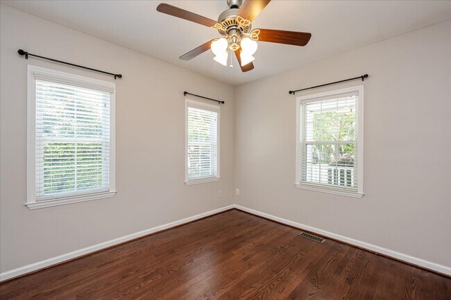 Building Photo - 406 Pershing Rd