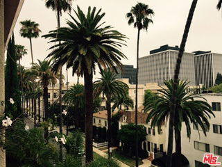 Building Photo - 137 S Palm Dr