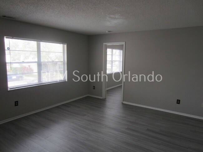 Building Photo - 36 Windtree Ln