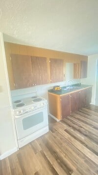 Building Photo - 3 bed/1 bath Apartment - Sherburne Earlville School District