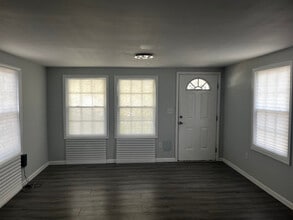 Building Photo - 431 W Raleigh Blvd