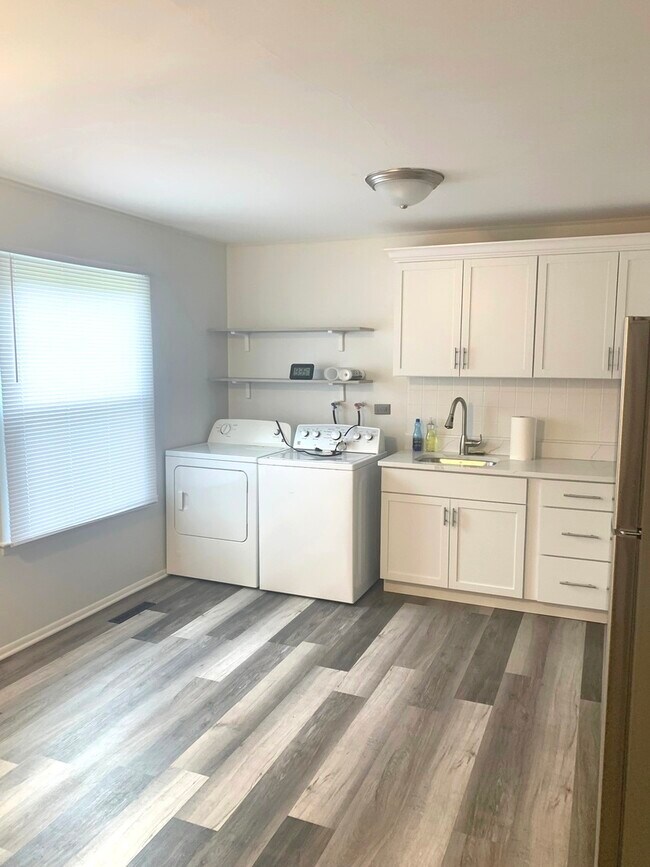 Building Photo - 1672 Evergreen Ave