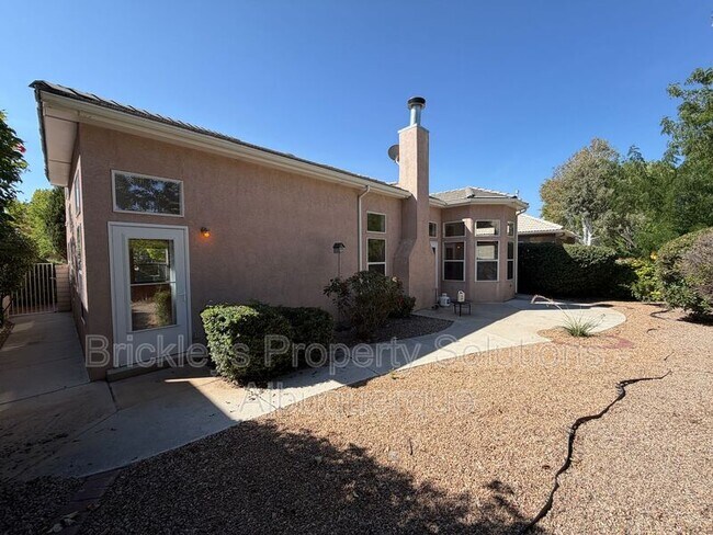 Building Photo - 6517 Glen Oak NE