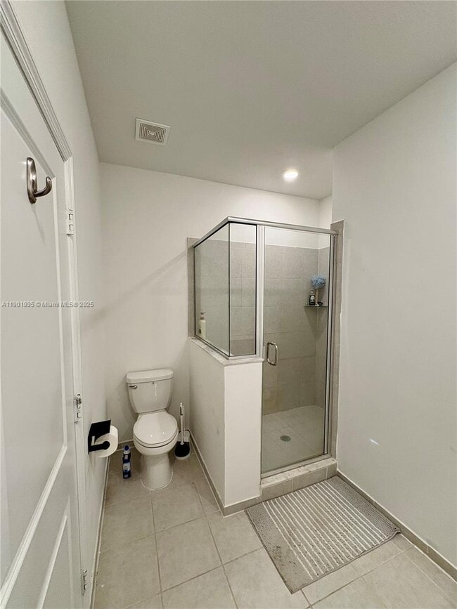 Building Photo - 1020 SE 26th Ter