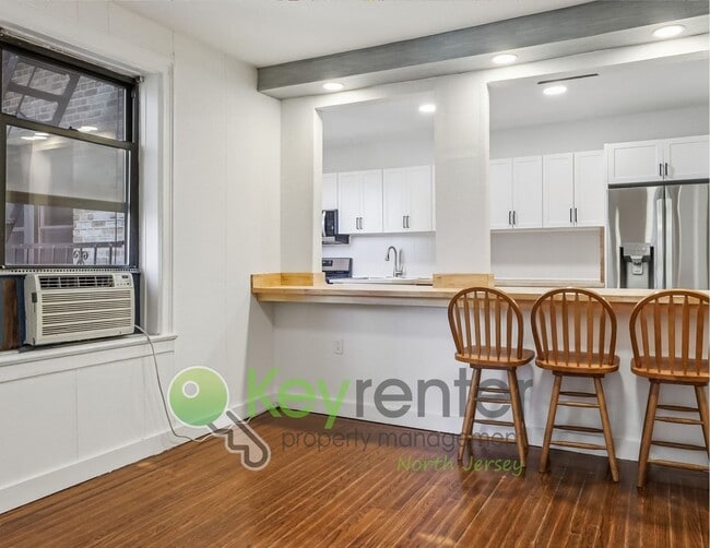Building Photo - Freshly Updated 1-Bedroom Condo Across from Lincoln Park – Jersey City