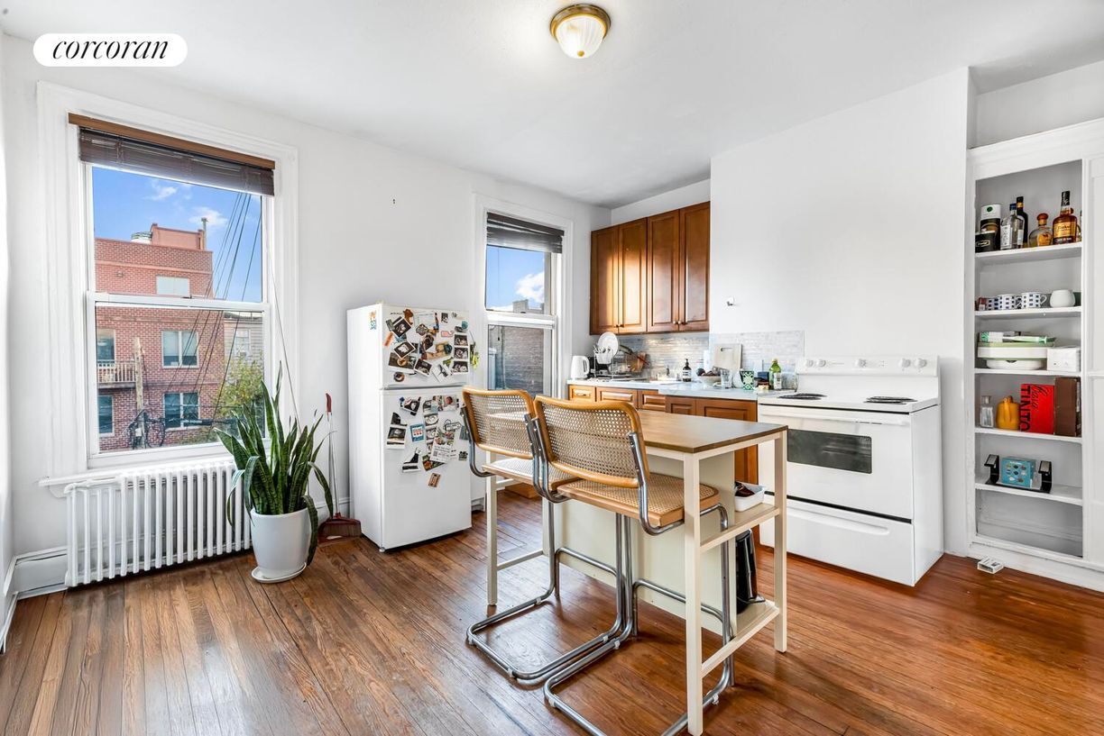 Building Photo - 276 Ainslie St