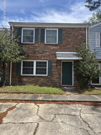 Building Photo - 202 Myrtlewood Cir