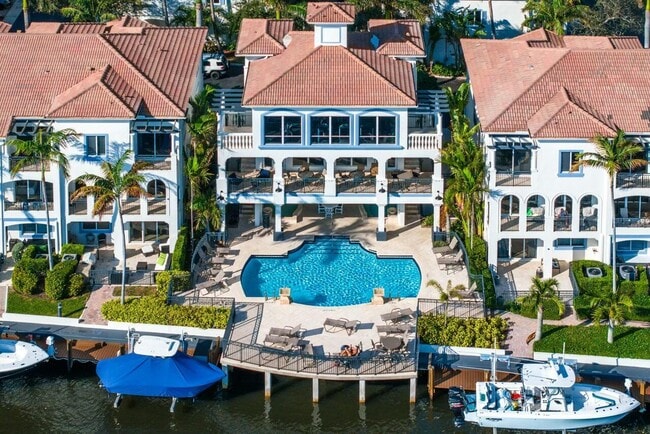 Primary Photo - 3111 Waterside Cir