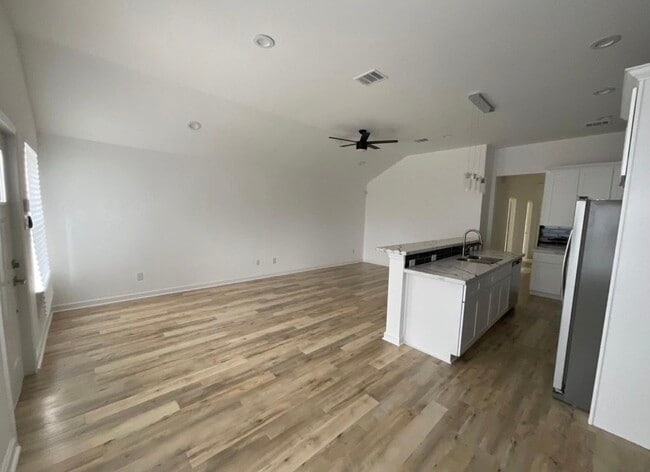 Building Photo - 5202 Northridge Dr