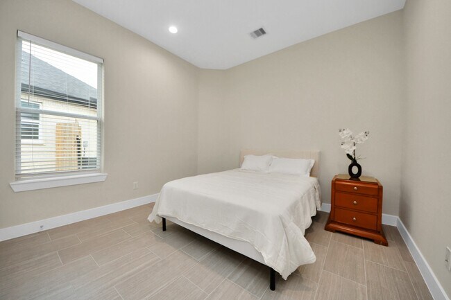 Building Photo - 2003 Marthoman Drive