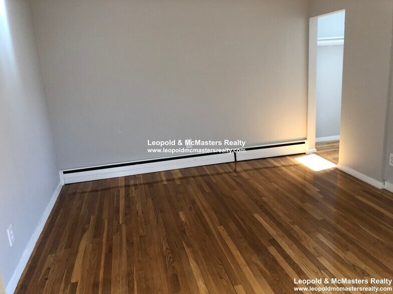 Building Photo - 127 Lanark Rd