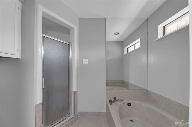 Building Photo - 6904 N 33rd St
