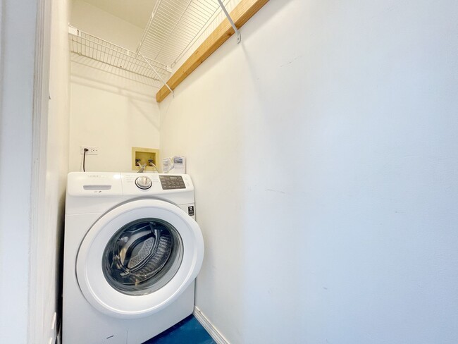 Building Photo - Dog Friendly 2/2 Kailua Duplex with one off-street parking!