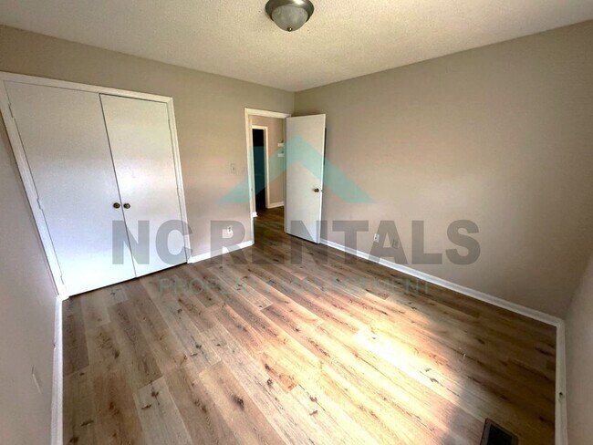 Building Photo - 663 Sunnybrook Rd