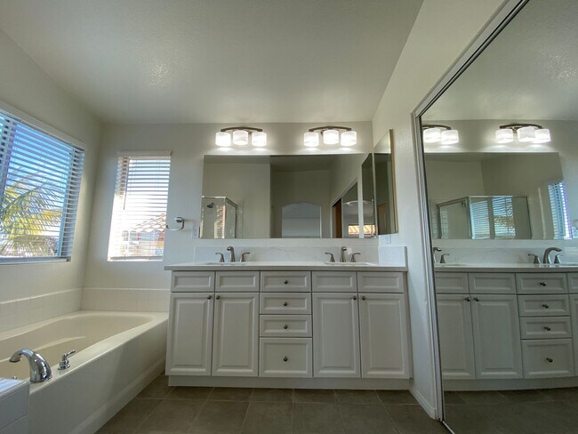 Building Photo - Gorgeous 4 Bedroom Carlsbad Home With A Stunning View and Solar!