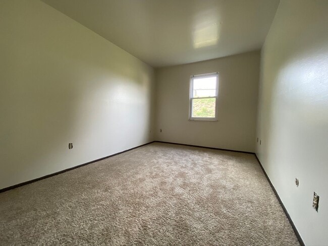 Building Photo - Wonderful 2BR in Bellevue!  Central A/C, Equipped Kitchen & More! Great Location!! Call Today!