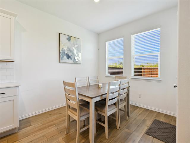 Building Photo - 3413 Kingsview Dr