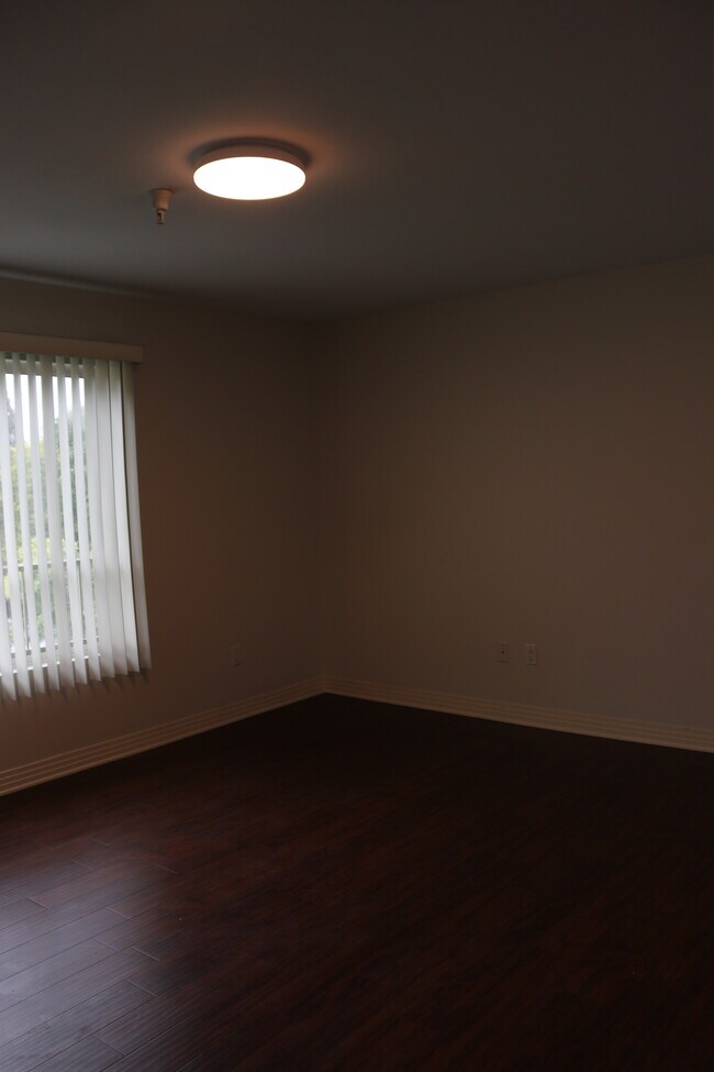Building Photo - 4904 Laurel Canyon Blvd