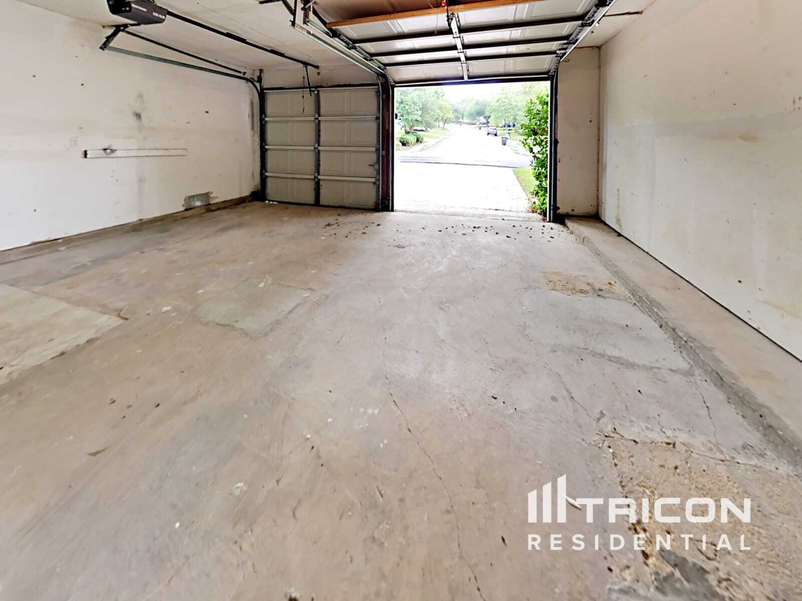 Building Photo - 14615 Hillside Ridge