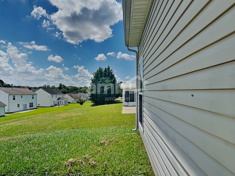 Building Photo - 8935 Hedge Maple Rd