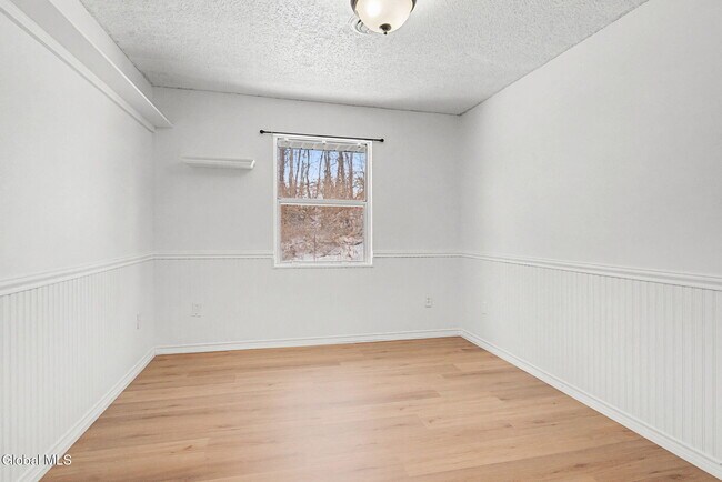 Building Photo - 25A Pine Ln