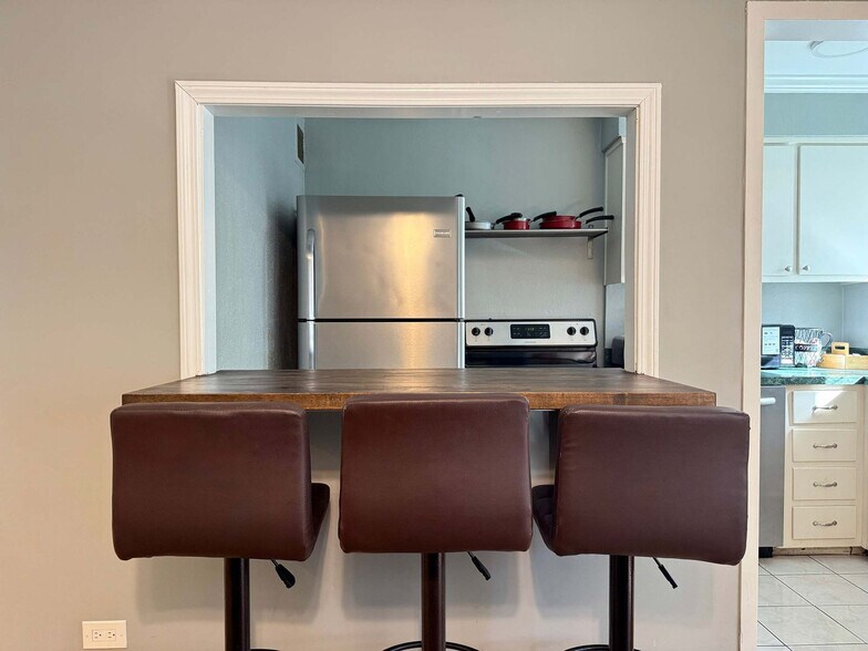 Building Photo - 300 Peachtree St