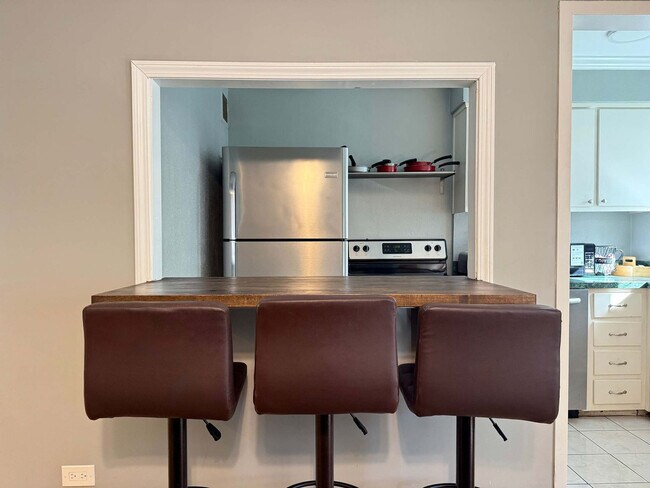 Building Photo - 300 Peachtree Rd NE