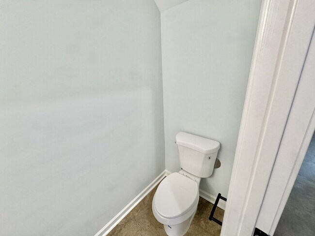 Building Photo - 780 Woodlawn St