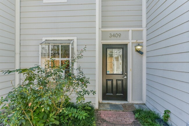 Building Photo - 3409 Northwood St