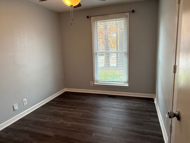 Building Photo - Charming 3 Bedroom, 1.5 Bath Ranch-Style Home