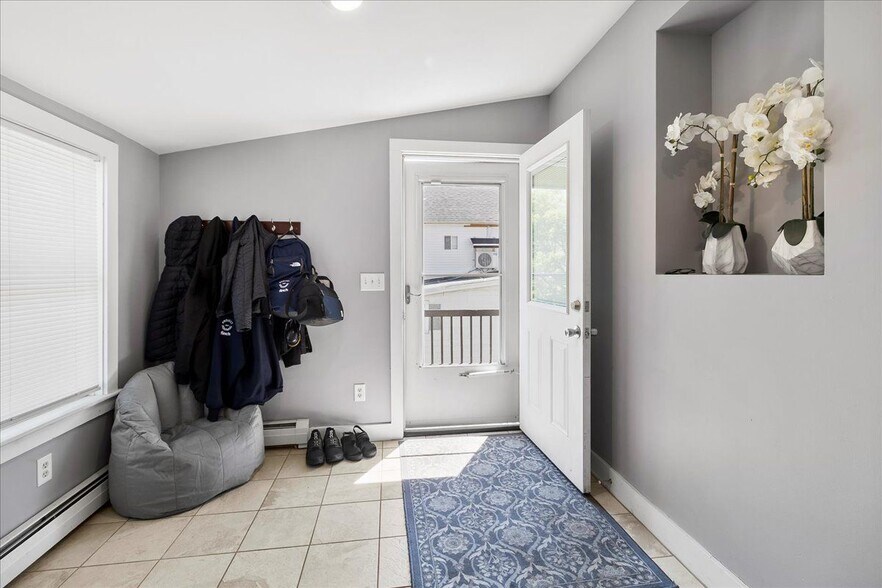 Building Photo - 39 HUDSON Street, Second Floor