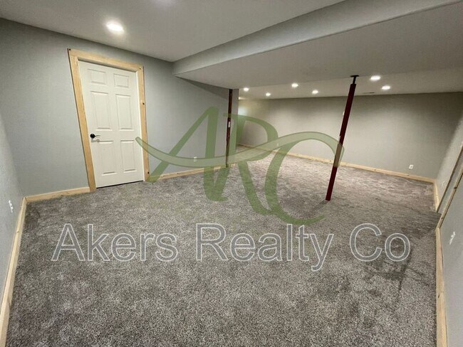 Building Photo - 965 N Cimarron Dr