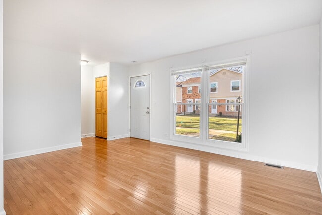 Building Photo - 3065 Kingston Ct