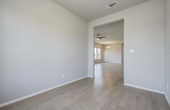 Building Photo - 800 Sarasota Shore Dr