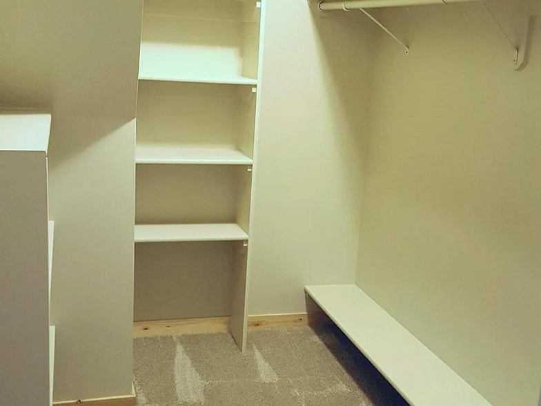 Building Photo - 2025 Mount Ave