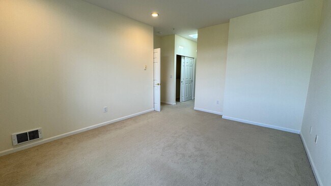 Building Photo - 2bd/2ba Kirkland Condo