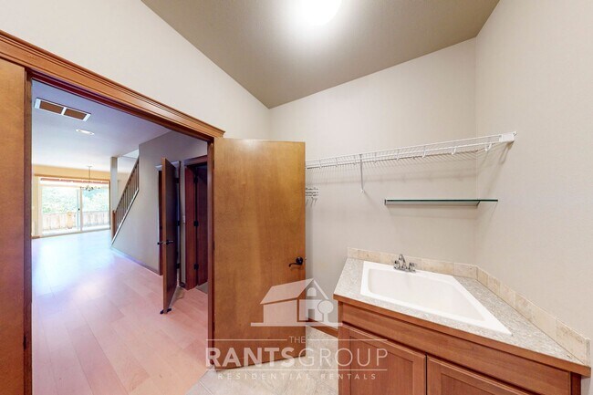 Building Photo - Beautiful Home in Hawks Prairie