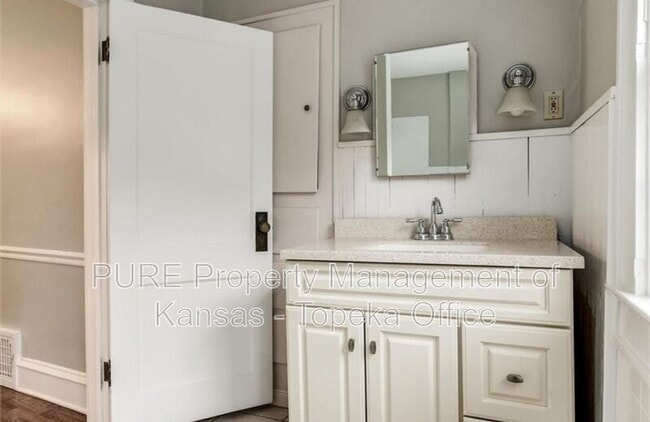 Building Photo - 108 SW Madison St