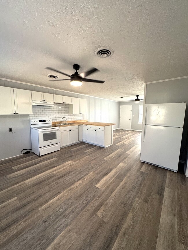 Building Photo - 608 22nd Ave N