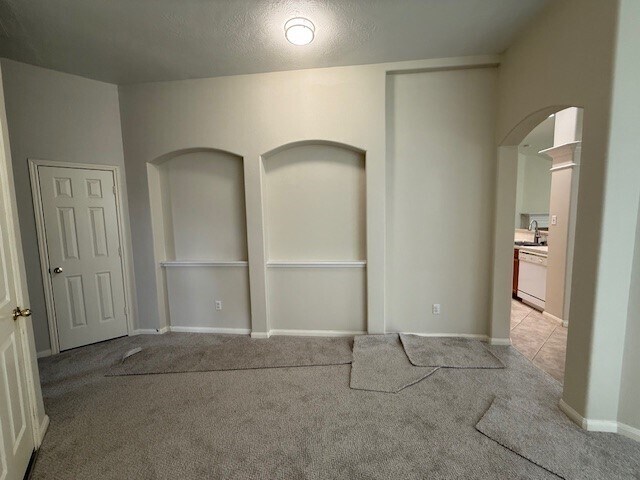 Building Photo - 6022 Mettler Ln