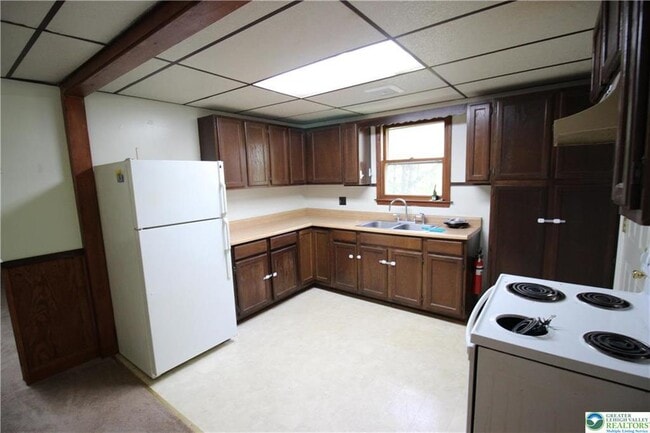 Building Photo - 331 Valley View Dr