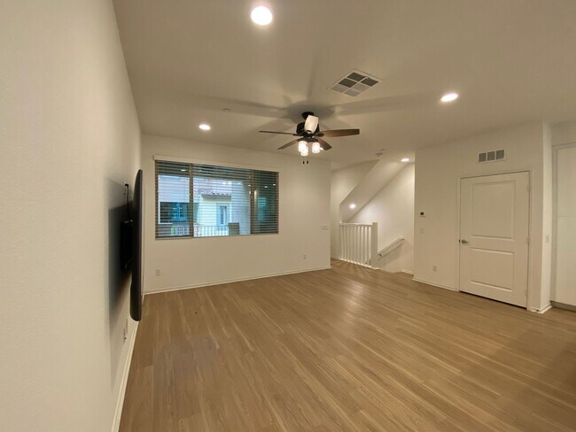 Building Photo - 3 bed, 3.5bath wihtin The Pacific Ridge Community in Oceanside