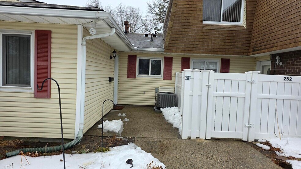 Building Photo - 283 Storm Dr