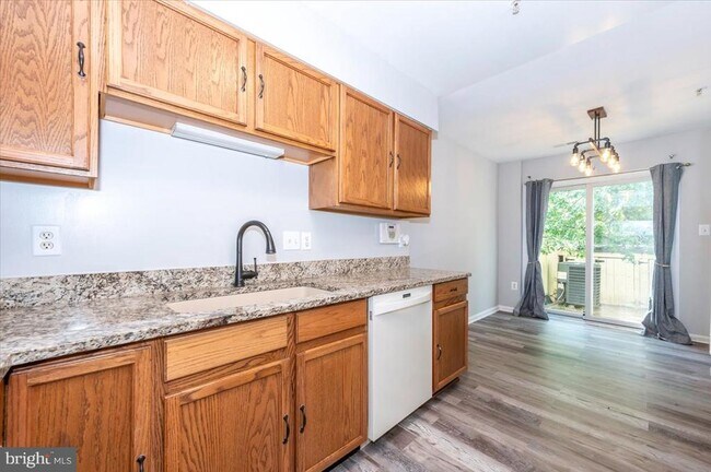 Building Photo - 161 Heathfield Dr