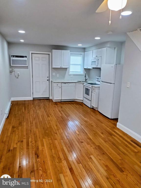 Building Photo - 1224 Clover Ln