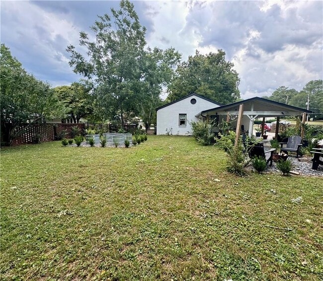 Building Photo - 214 Etowah Dr