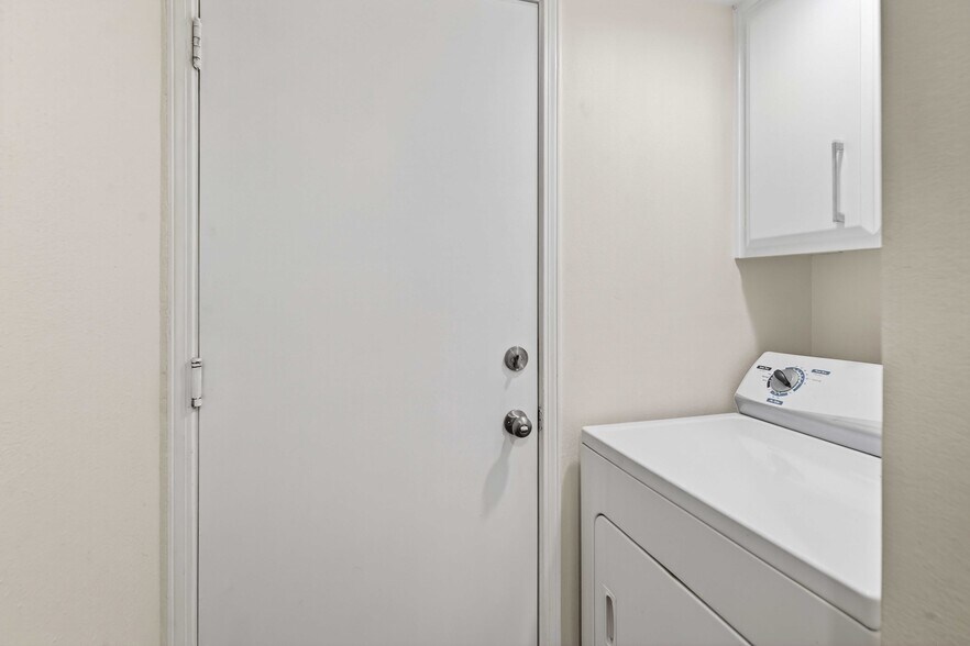 Building Photo - 19539 Shadow Springs Way